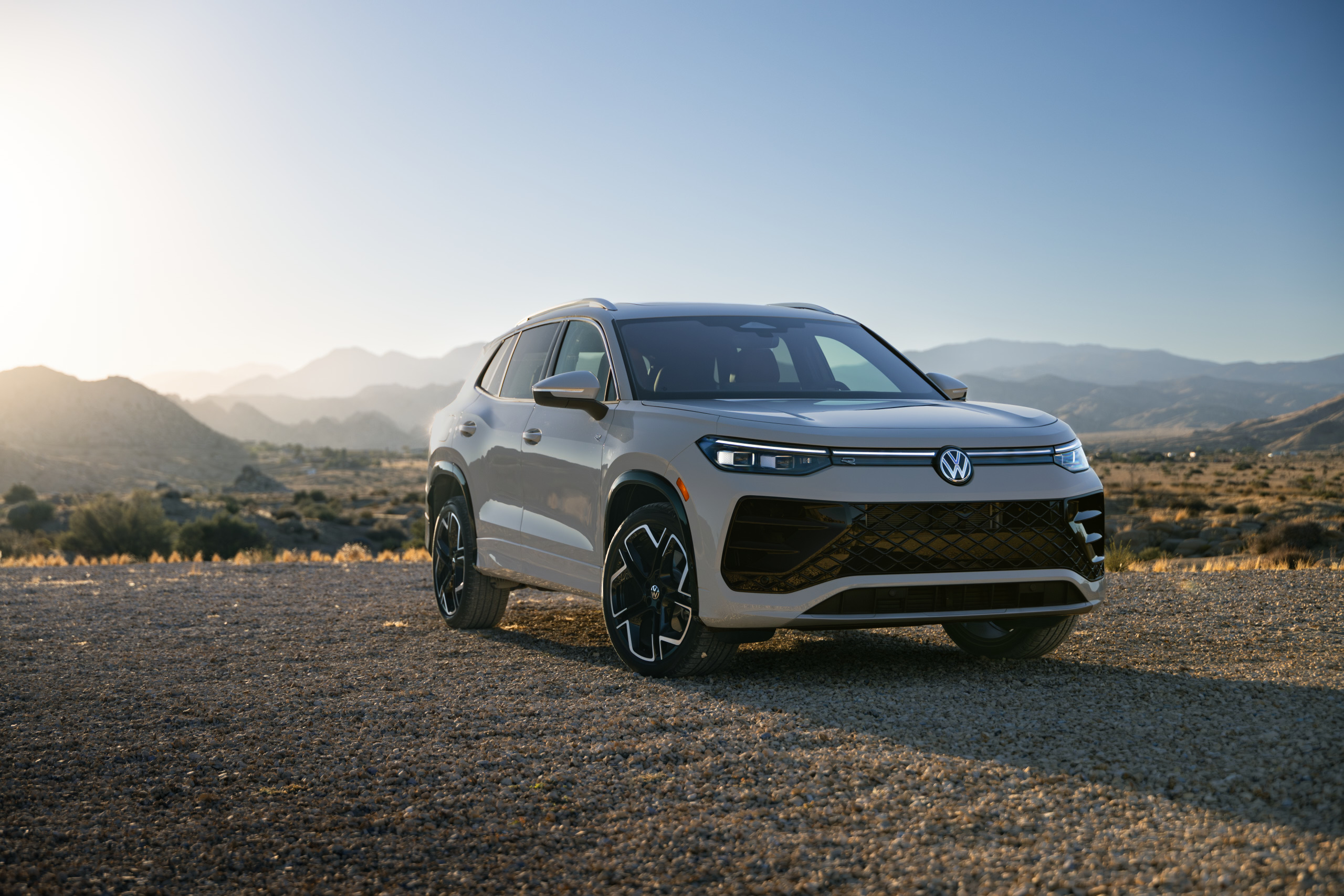2025 Volkswagen Tiguan R in white