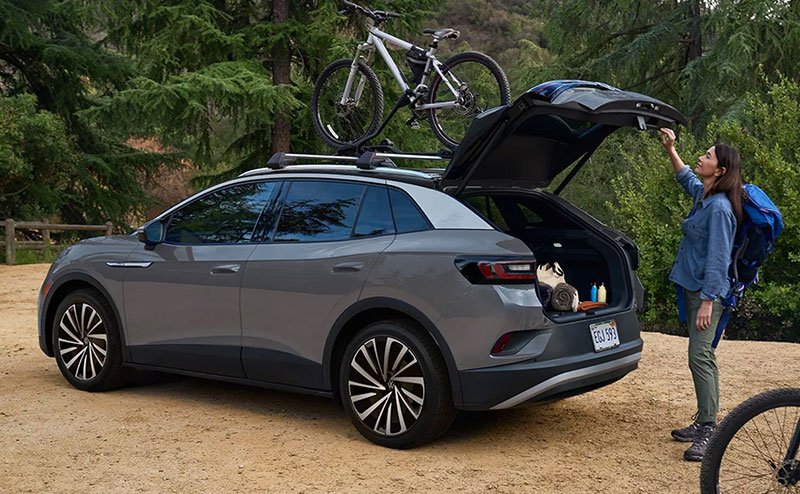 A Volkswagen SUV with a Genuine Volkswagen Accessories bike rack installed