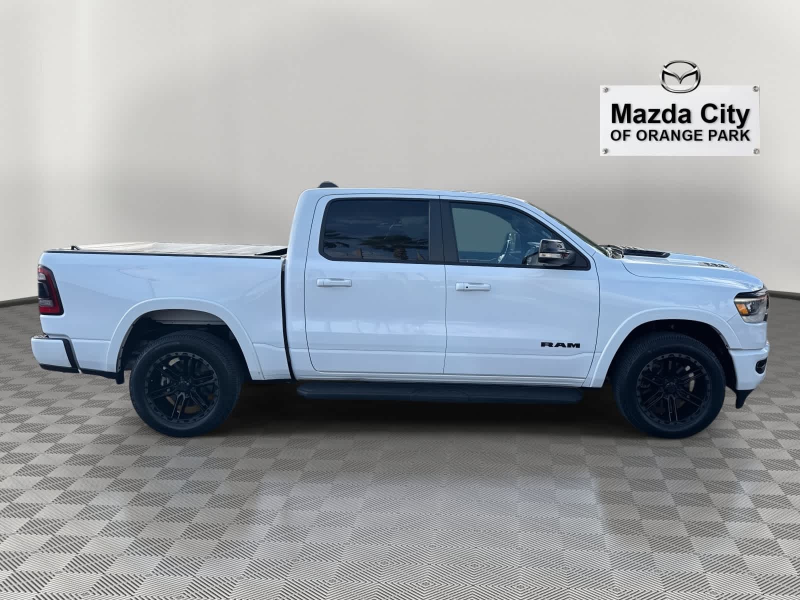 2022 RAM 1500 Laramie 4x2 Crew Cab 57 Box