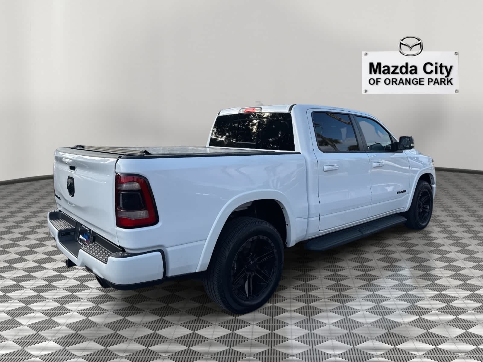2022 RAM 1500 Laramie 4x2 Crew Cab 57 Box