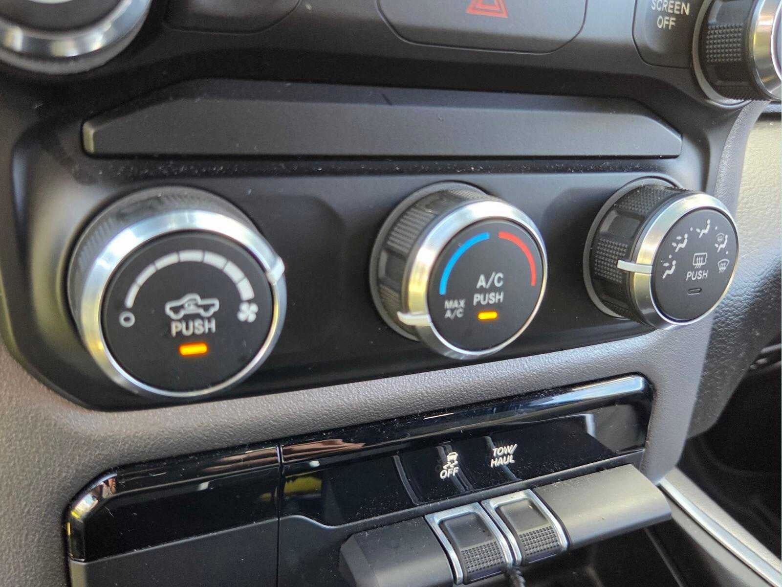 2019 RAM 1500 Big Horn/Lone Star 4x4 Crew Cab 57 Box