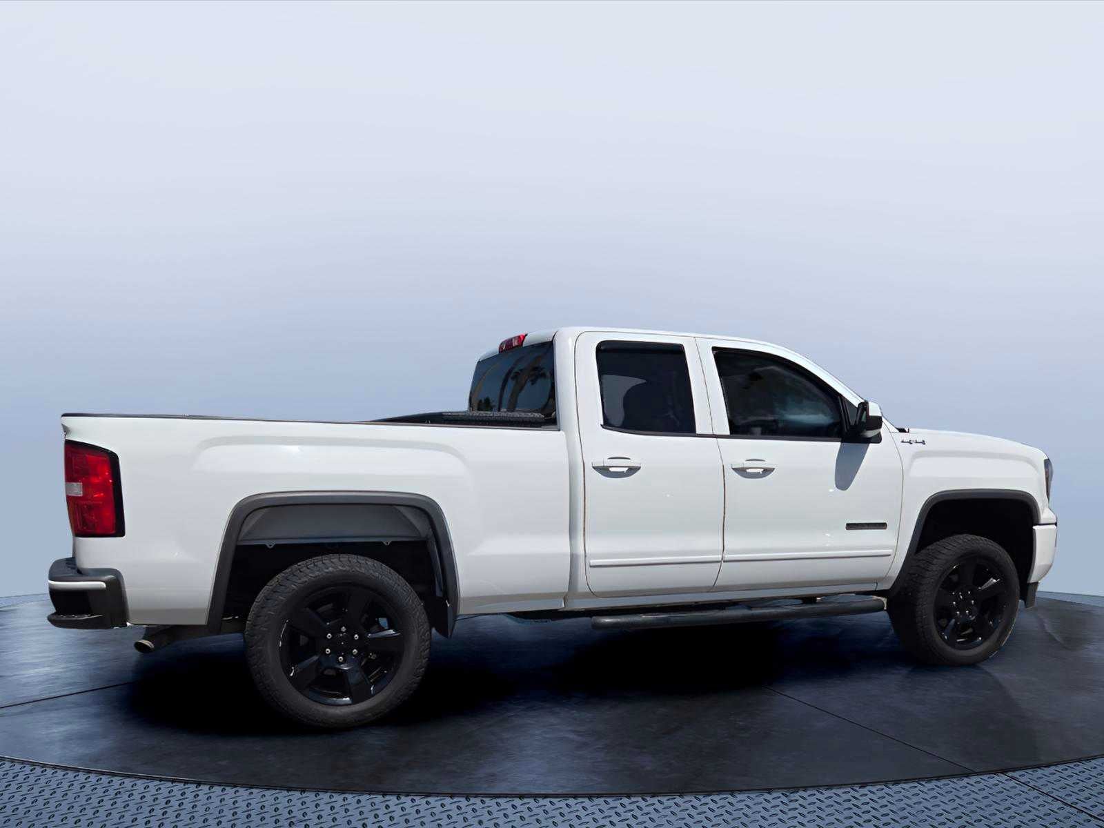 2018 GMC Sierra 1500 4WD Double Cab 143.5