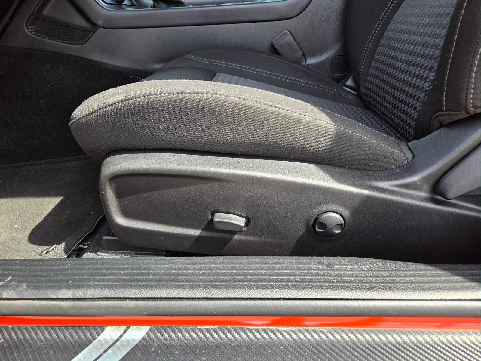 2023 Dodge Challenger SXT RWD