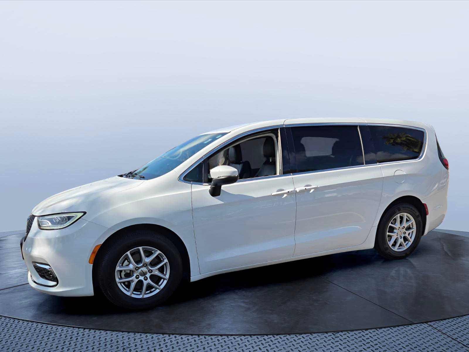 2023 Chrysler Pacifica Touring L FWD