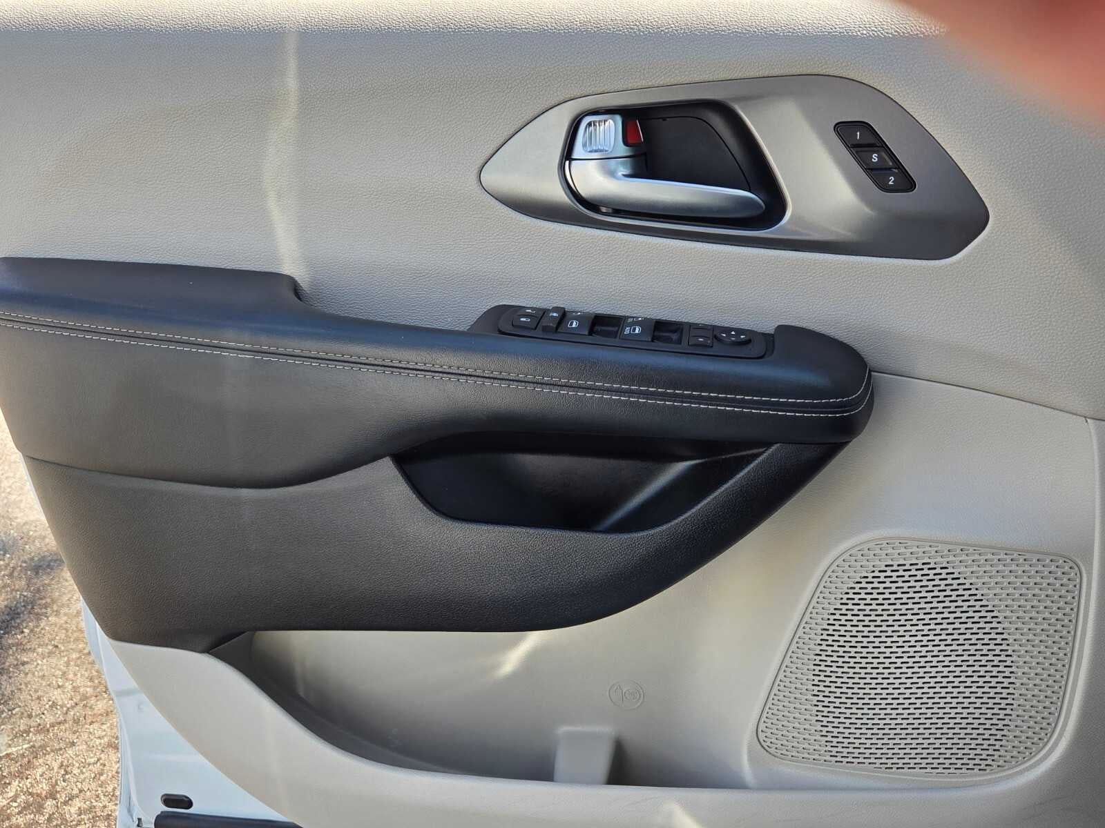 2023 Chrysler Pacifica Touring L FWD