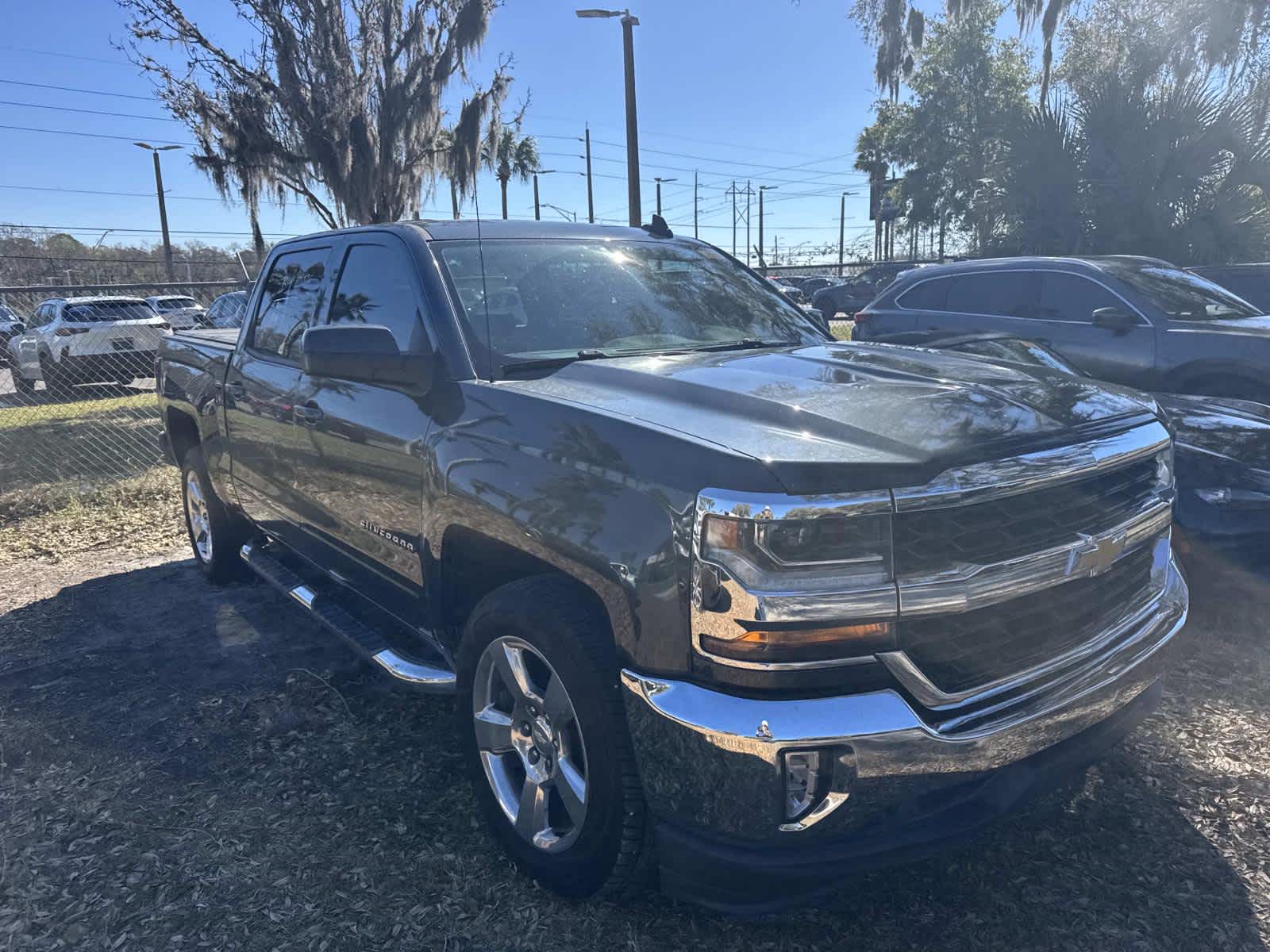 2018 Chevrolet Silverado 1500 2WD Crew Cab 143.5 LT w/1LT