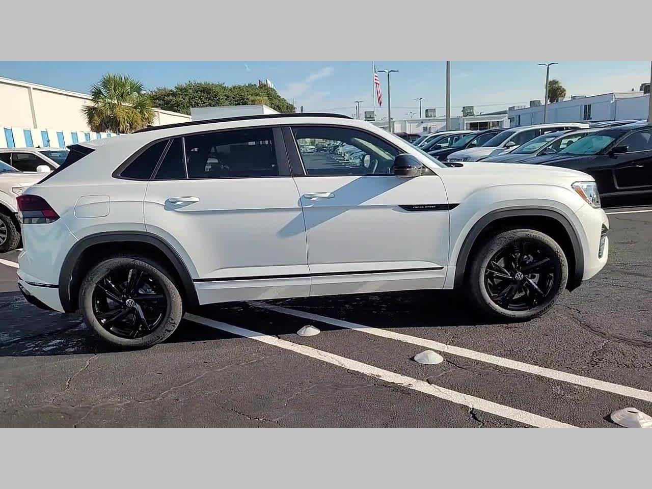 2026 Volkswagen Atlas Cross Sport 2.0T SEL R-Line Black