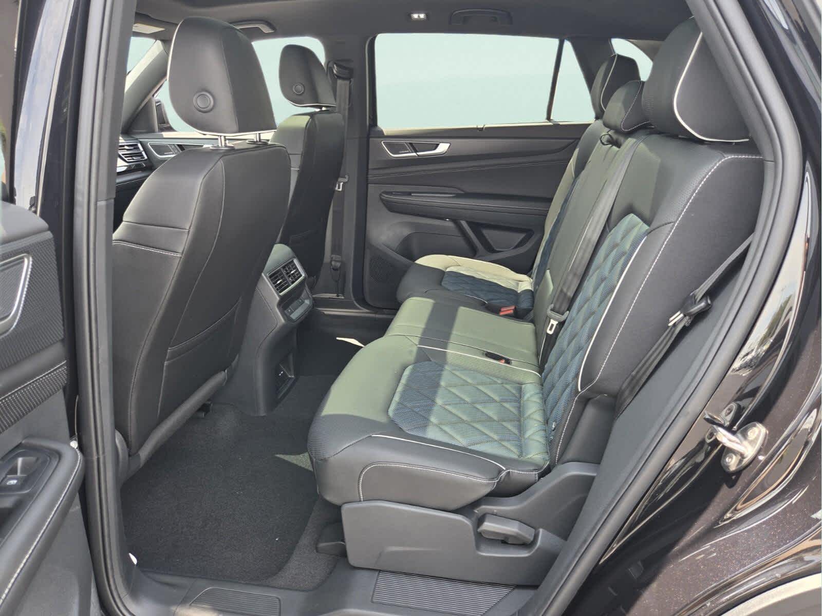 2026 Volkswagen Atlas Cross Sport 2.0T SEL Premium R-Line