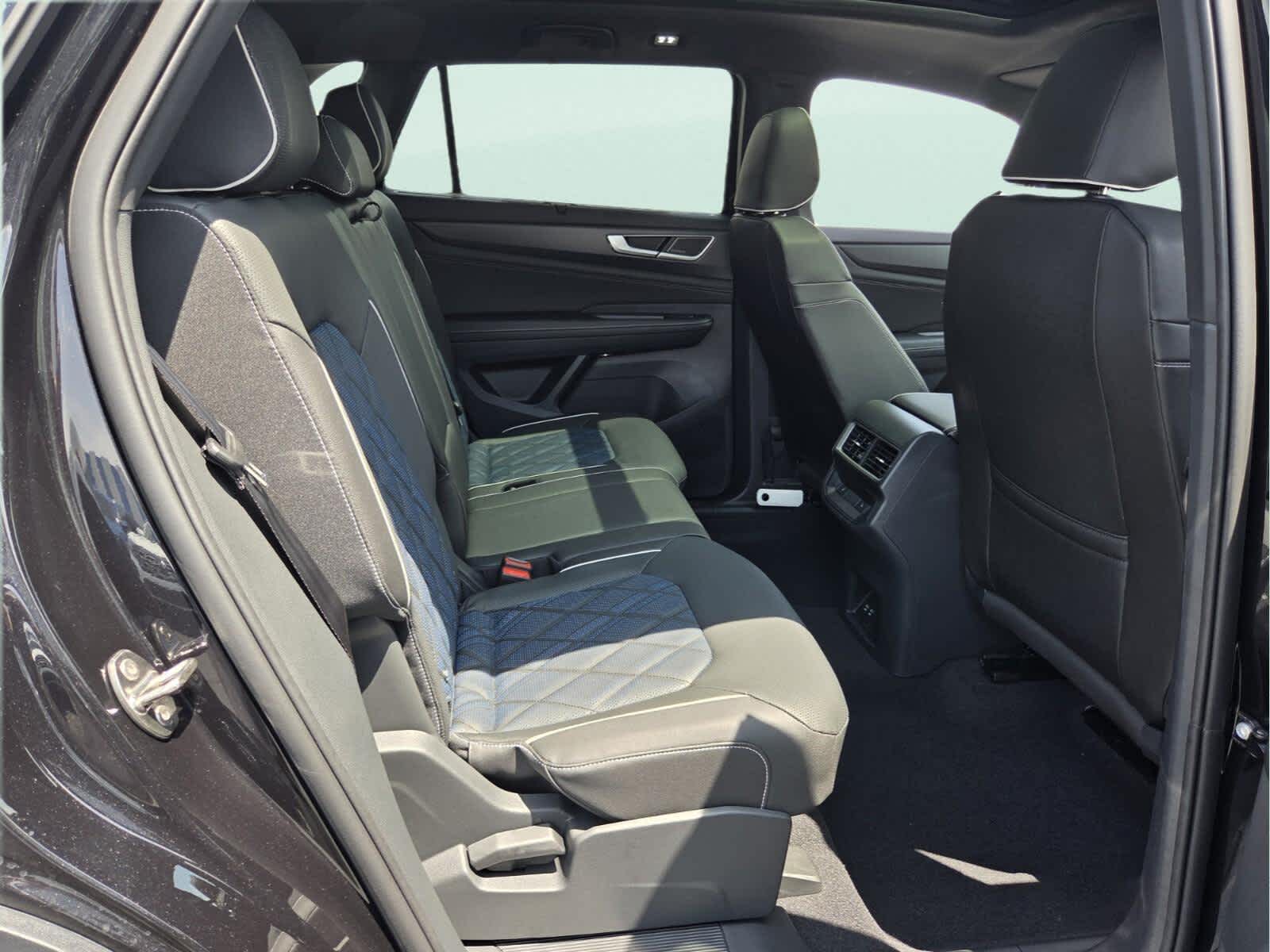 2026 Volkswagen Atlas Cross Sport 2.0T SEL Premium R-Line