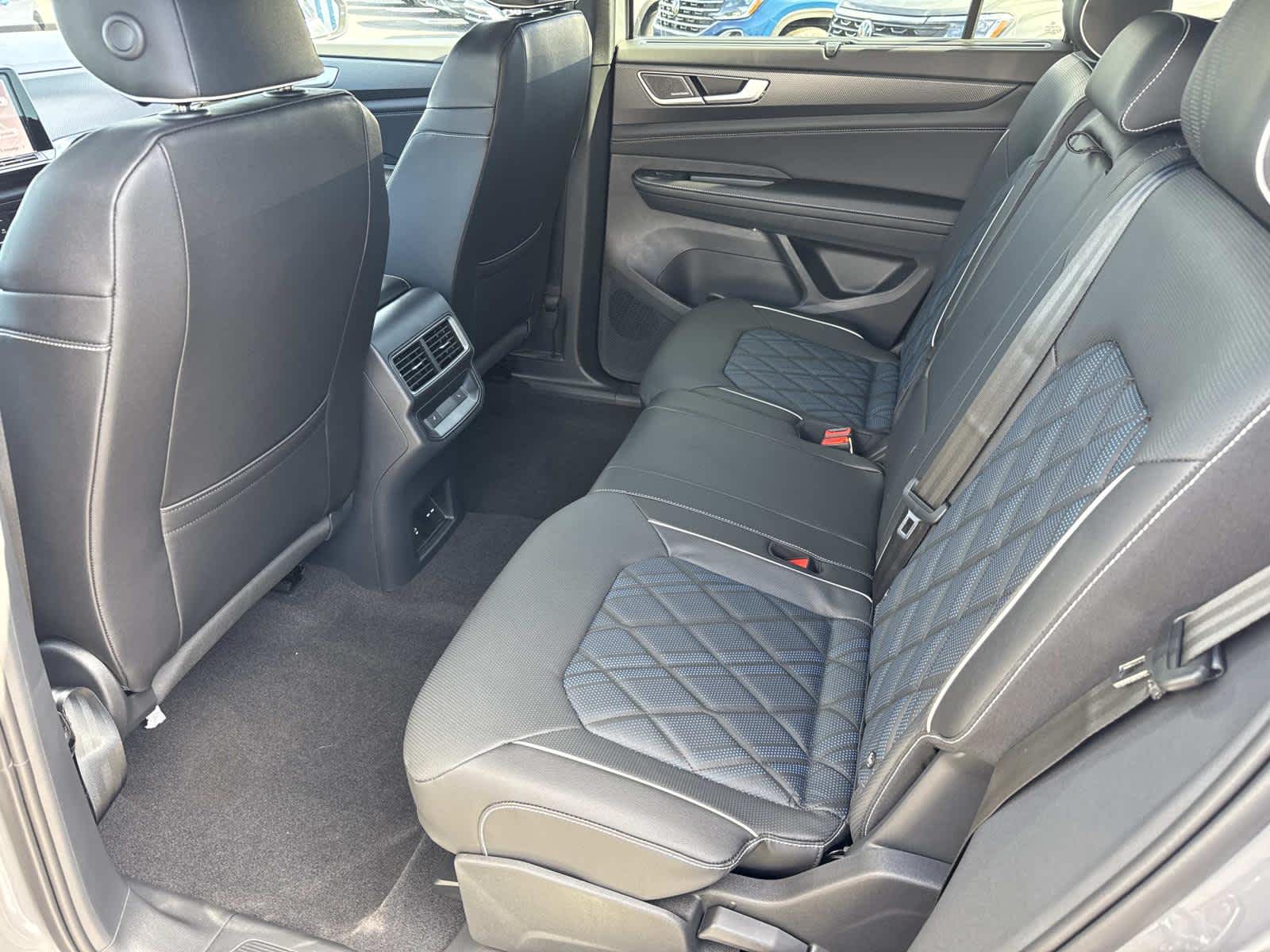 2026 Volkswagen Atlas Cross Sport 2.0T SEL Premium R-Line