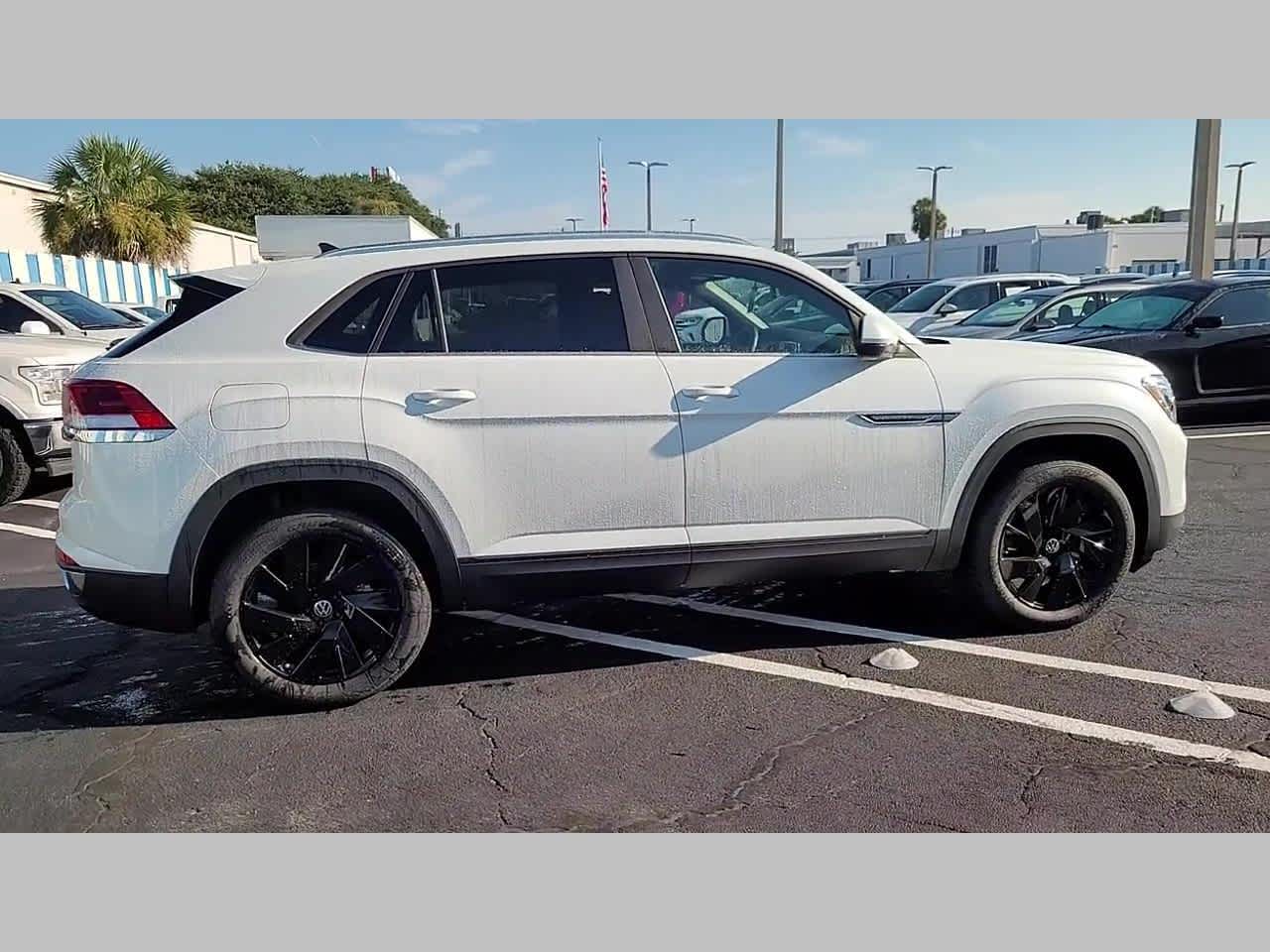 2026 Volkswagen Atlas Cross Sport 2.0T SE w/Technology
