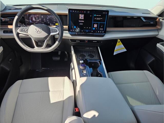 2027 Volkswagen Atlas SE w/Technology