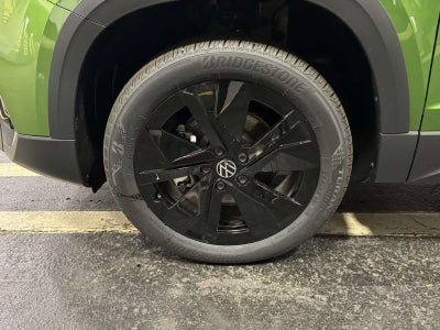 2026 Volkswagen Taos SE Black