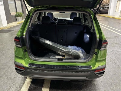 2026 Volkswagen Taos SE Black