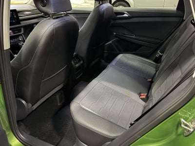 2026 Volkswagen Taos SE Black