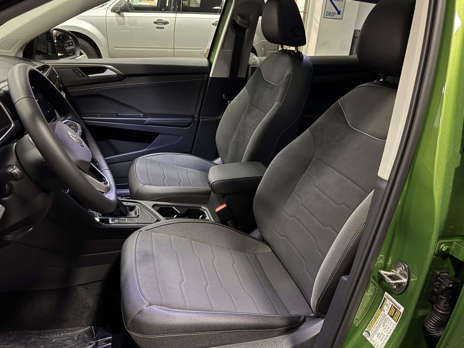 2026 Volkswagen Taos SE Black