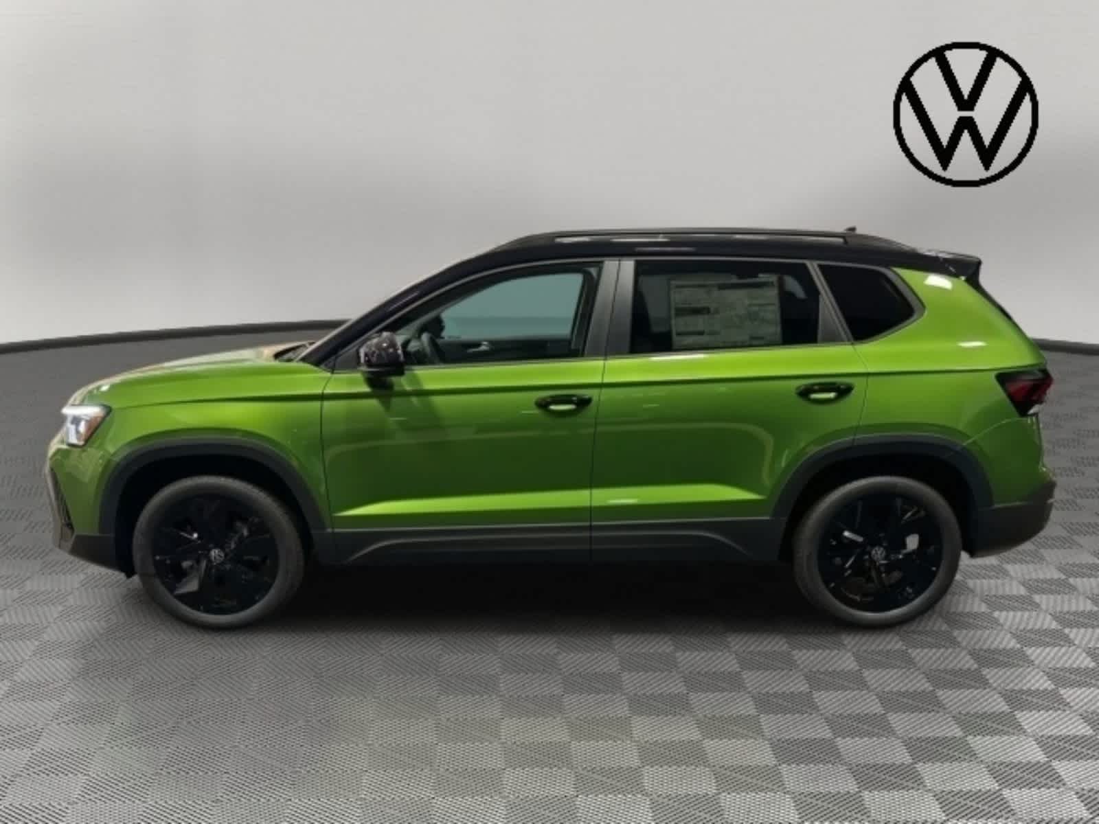 2026 Volkswagen Taos SE Black