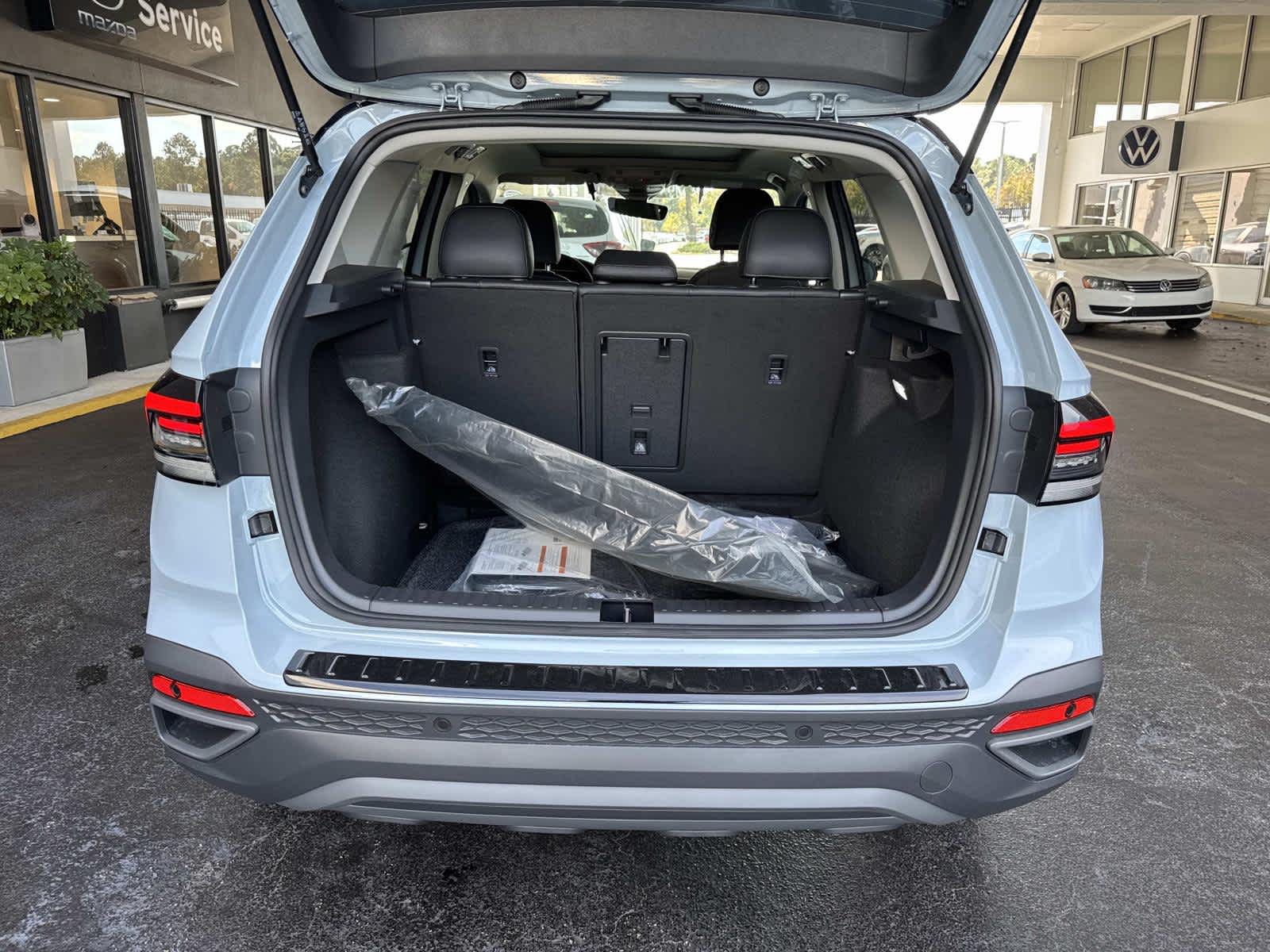 2026 Volkswagen Taos SE Black