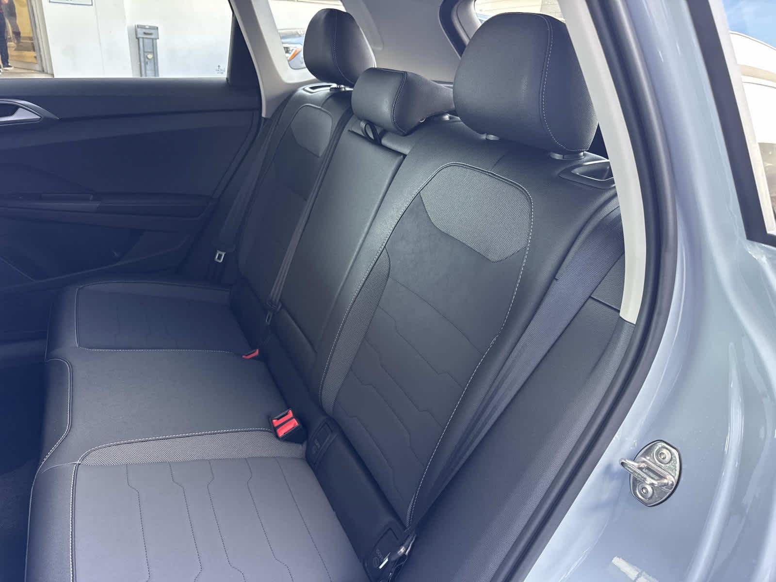 2026 Volkswagen Taos SE Black