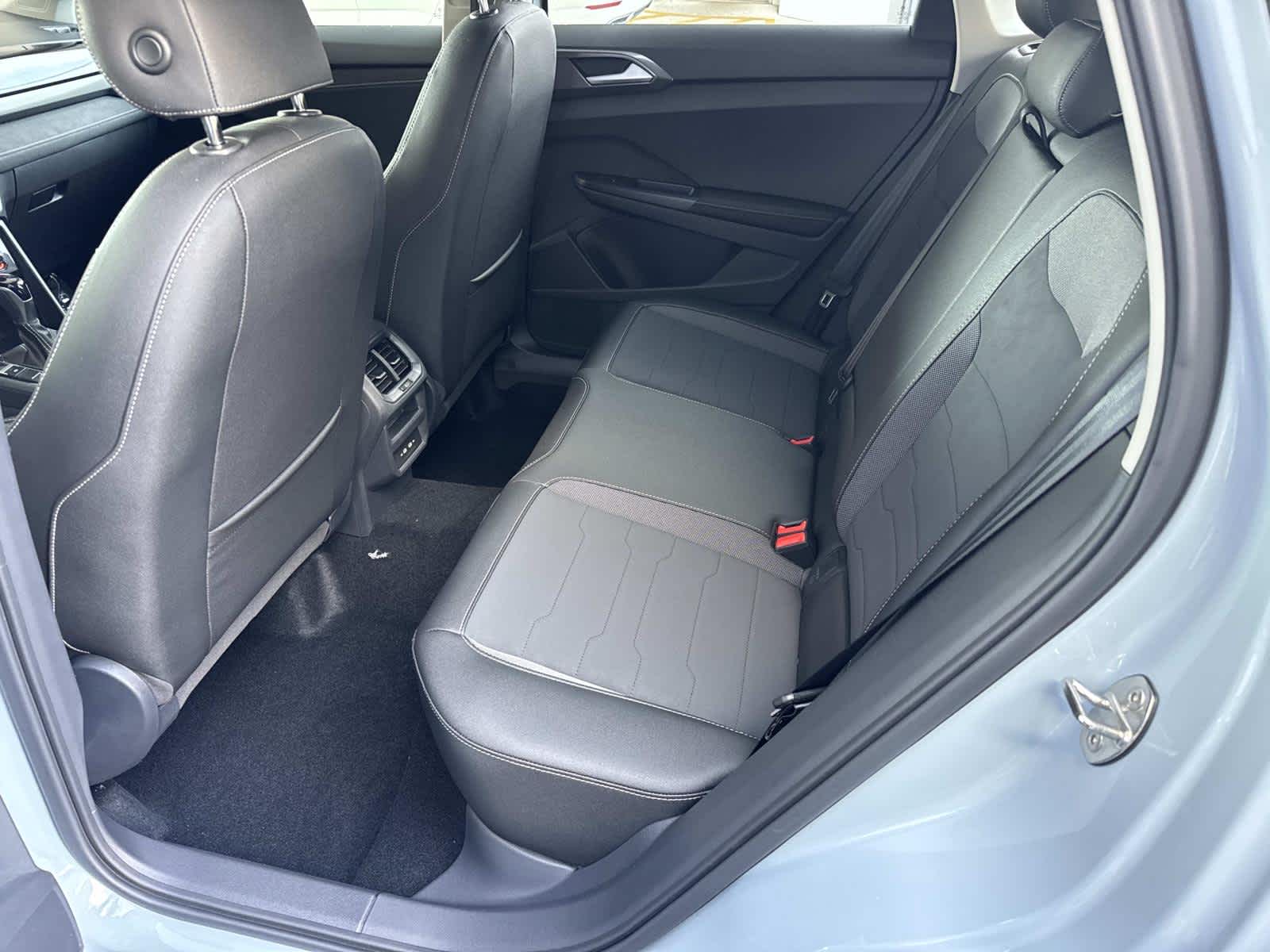 2026 Volkswagen Taos SE Black