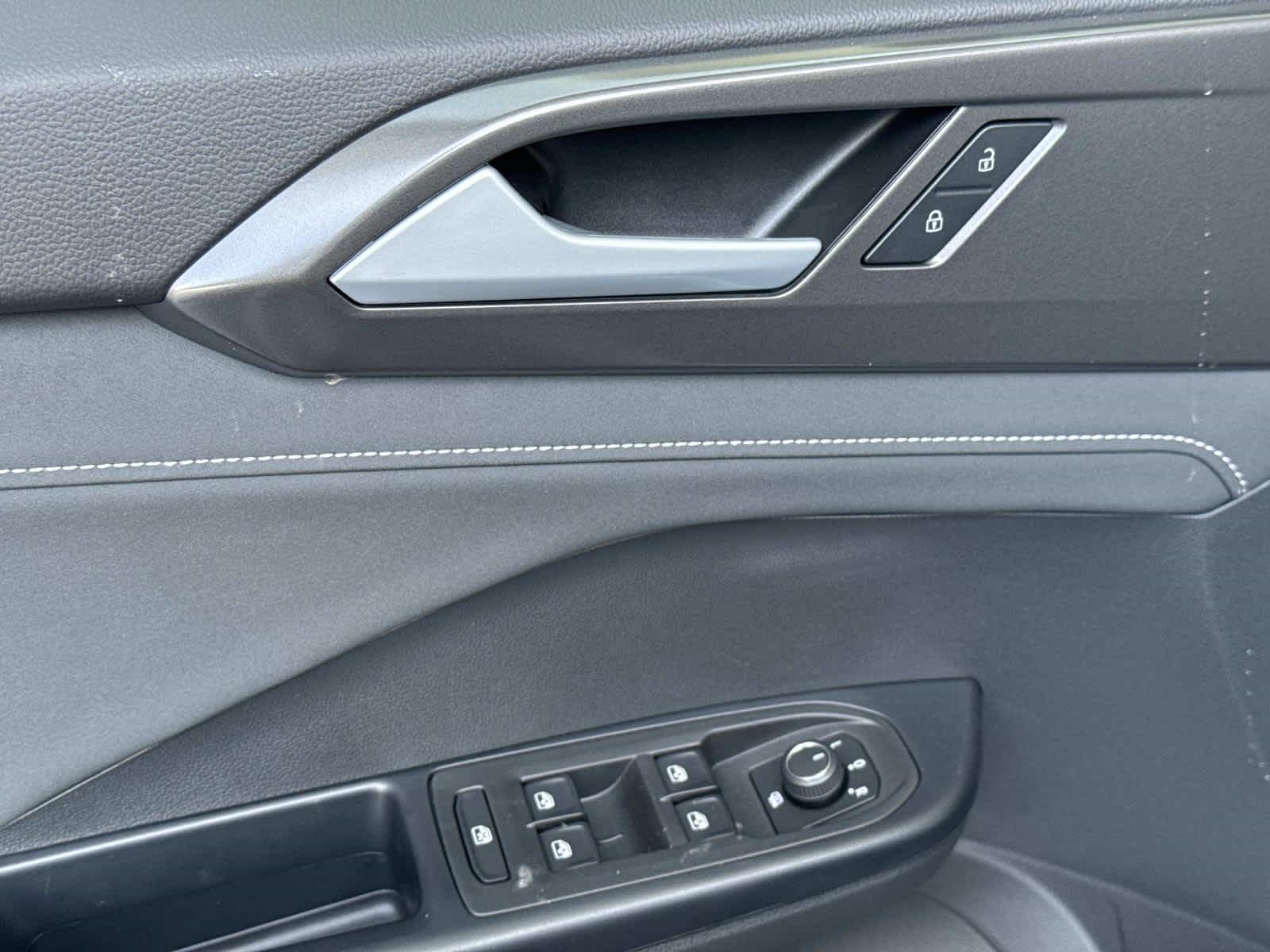 2026 Volkswagen Taos SE Black