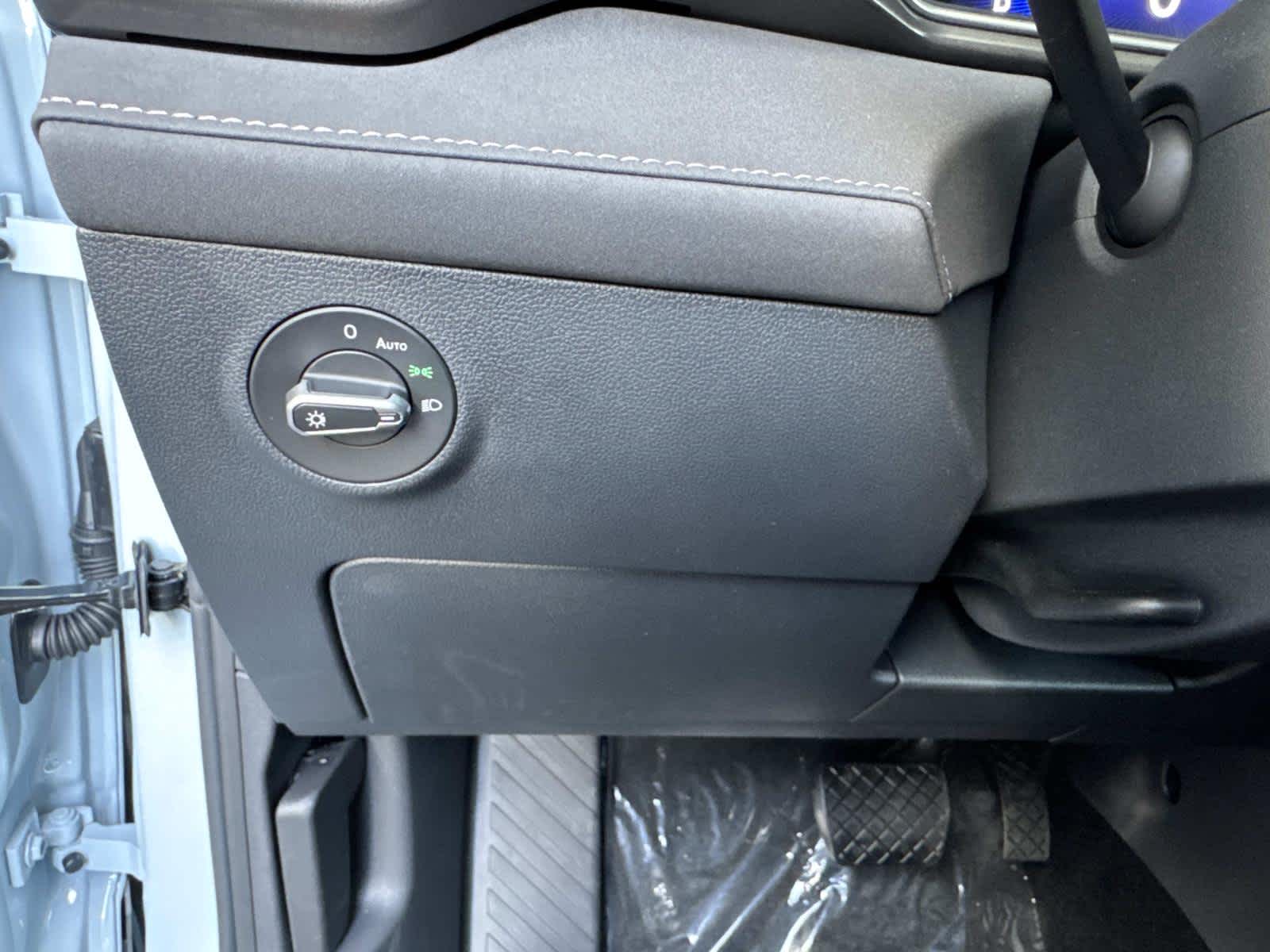 2026 Volkswagen Taos SE Black