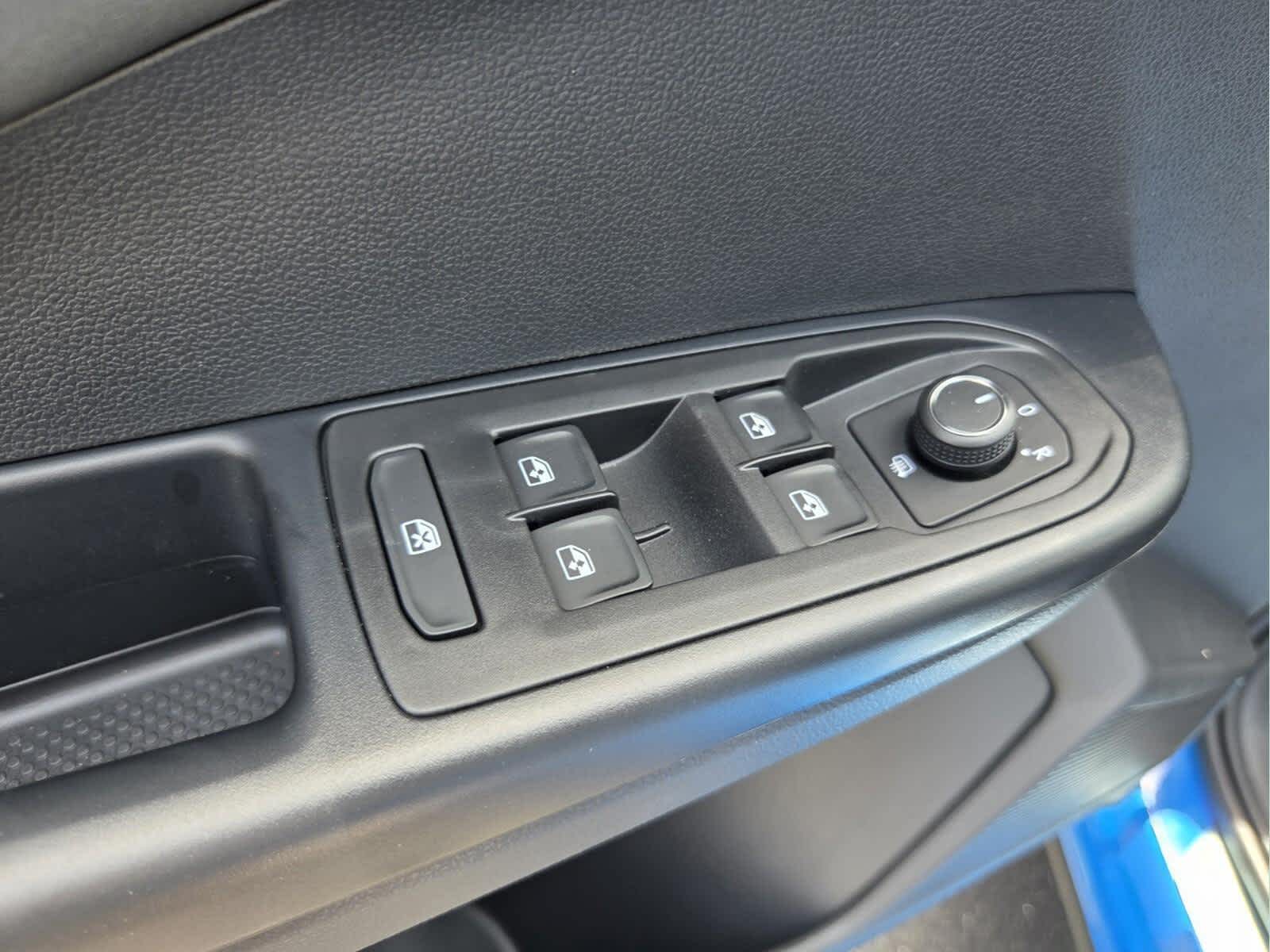 2026 Volkswagen Taos SE Black