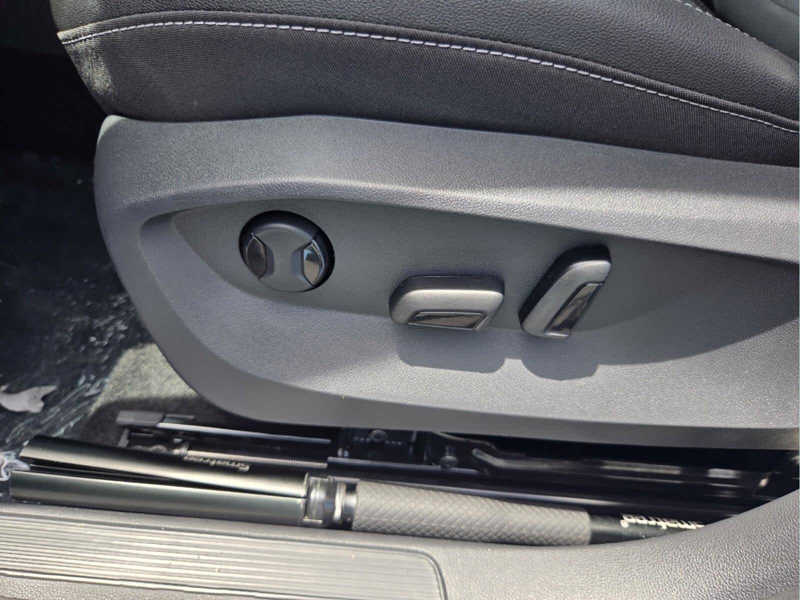 2026 Volkswagen Taos SE Black