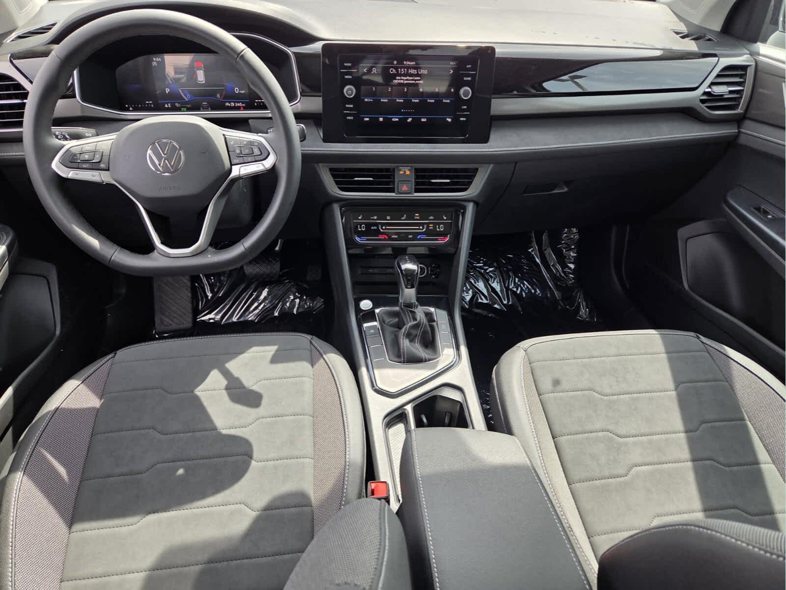 2026 Volkswagen Taos SE Black
