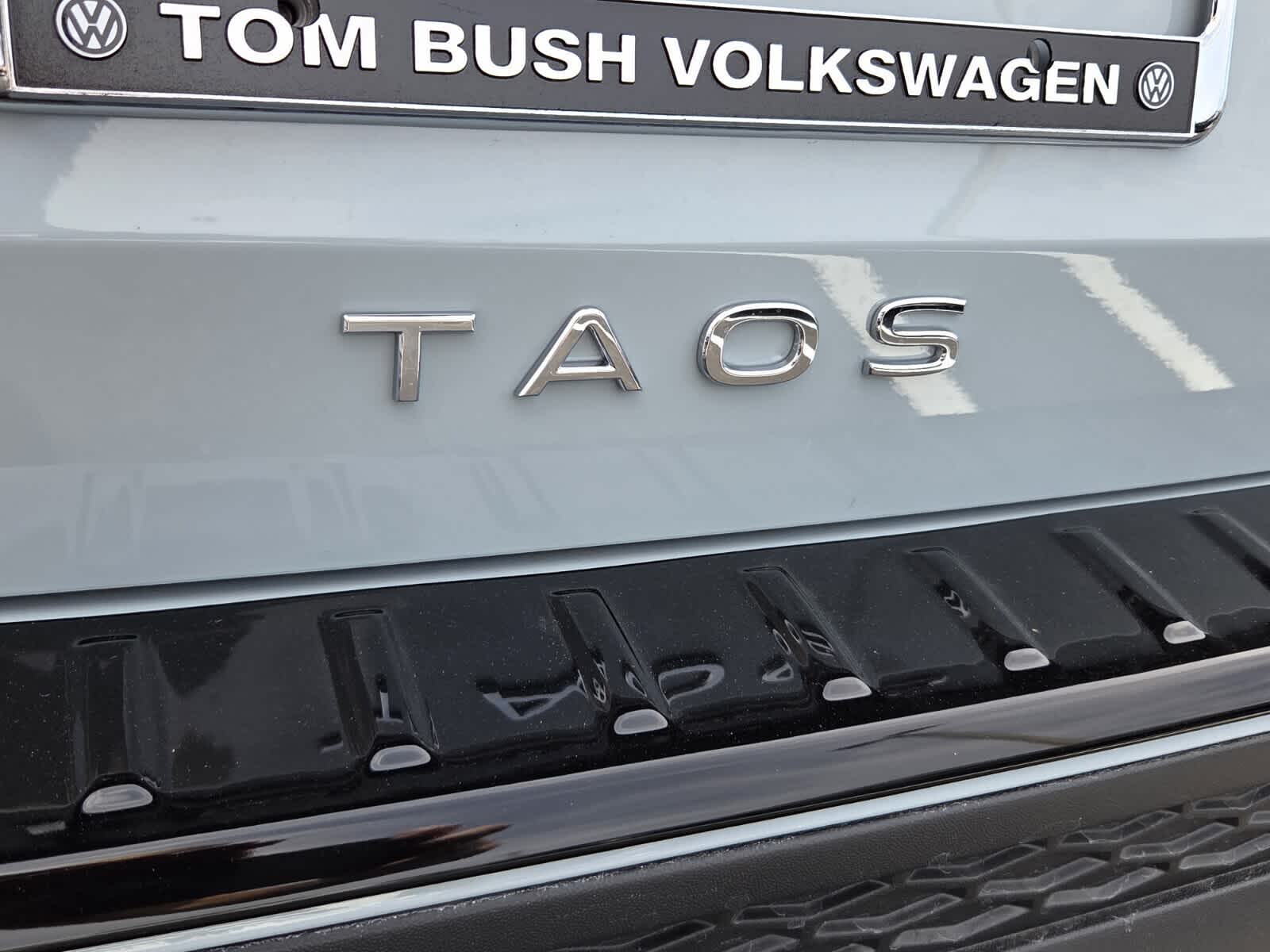 2026 Volkswagen Taos SE Black