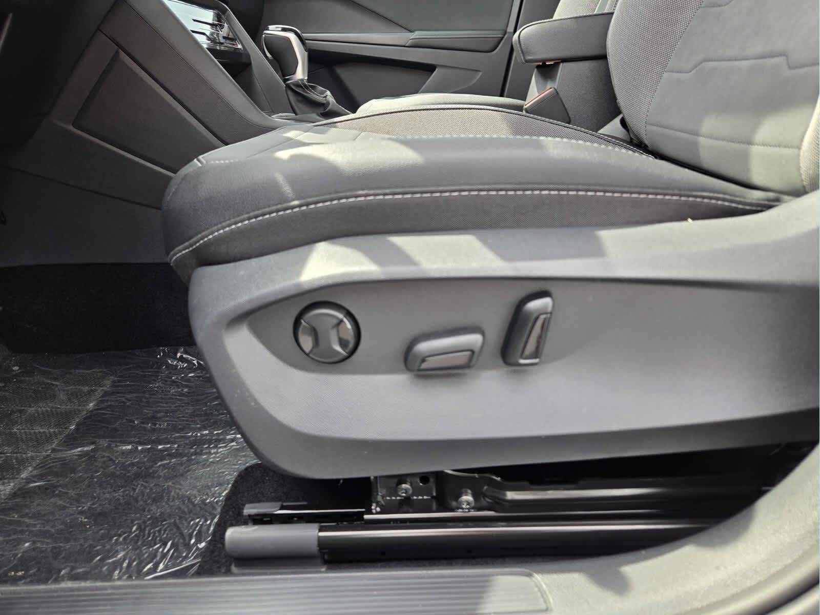 2026 Volkswagen Taos SE Black
