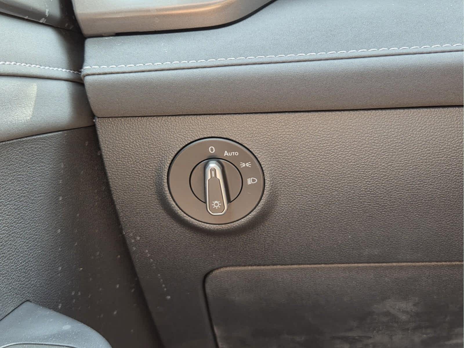 2026 Volkswagen Taos SE Black