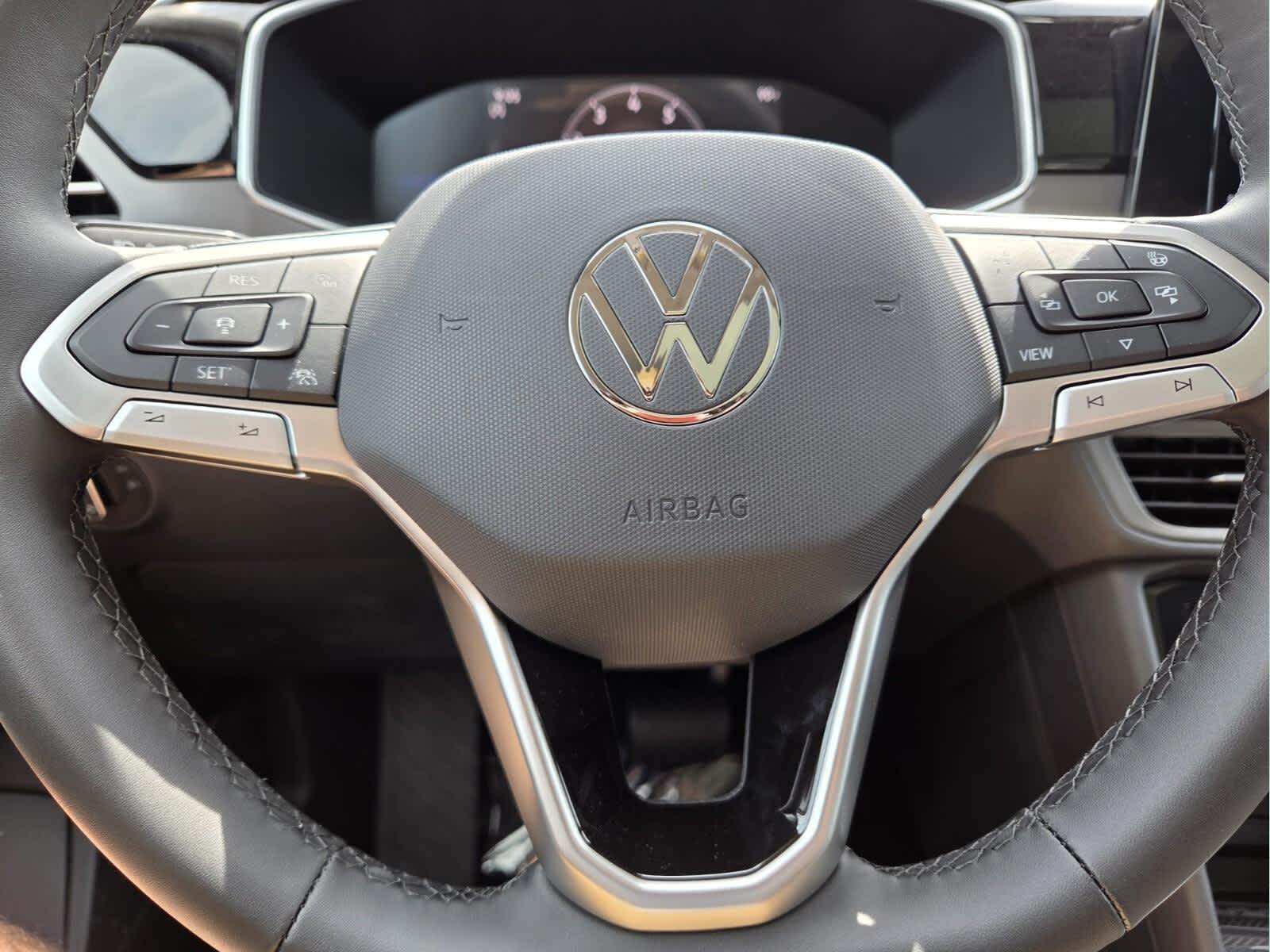 2026 Volkswagen Taos SE Black