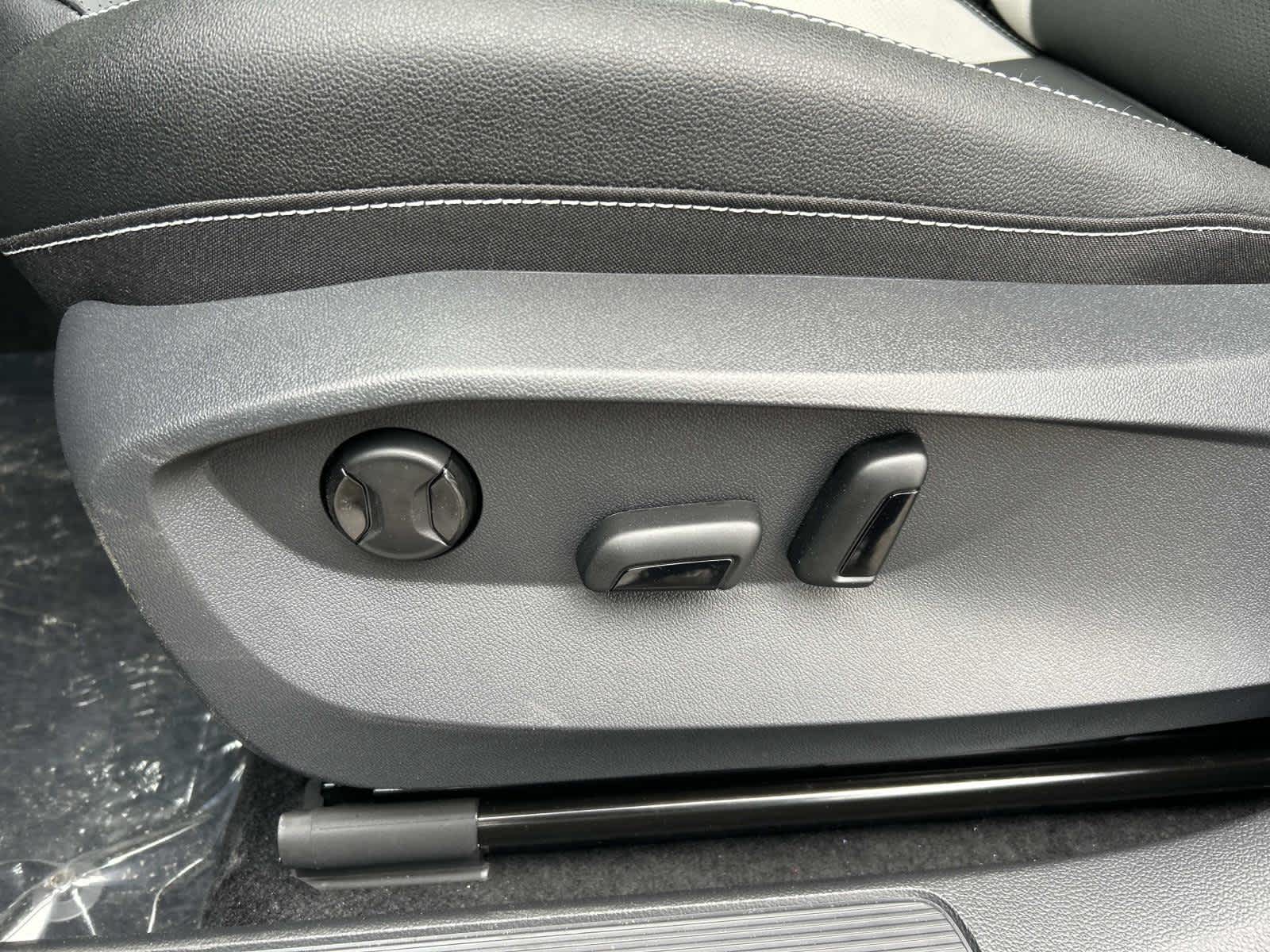 2026 Volkswagen Taos SEL