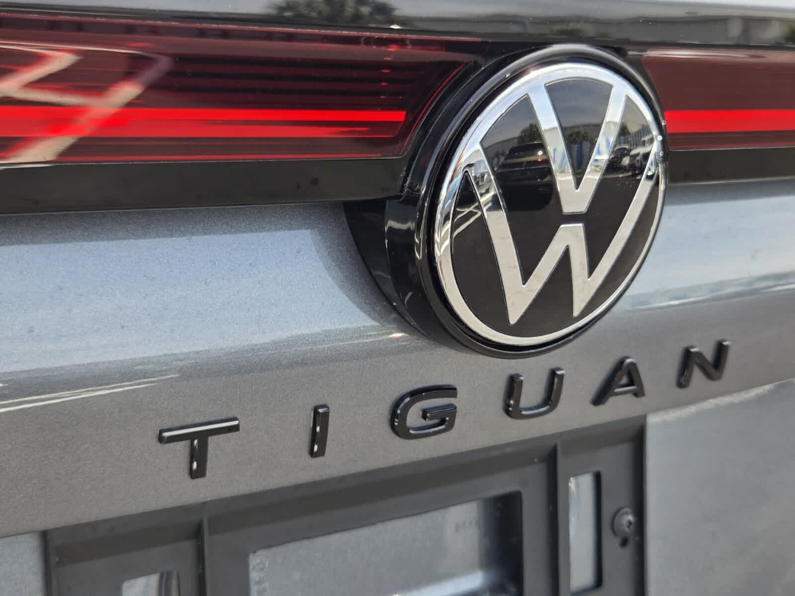 2026 Volkswagen Tiguan SE R-Line Black