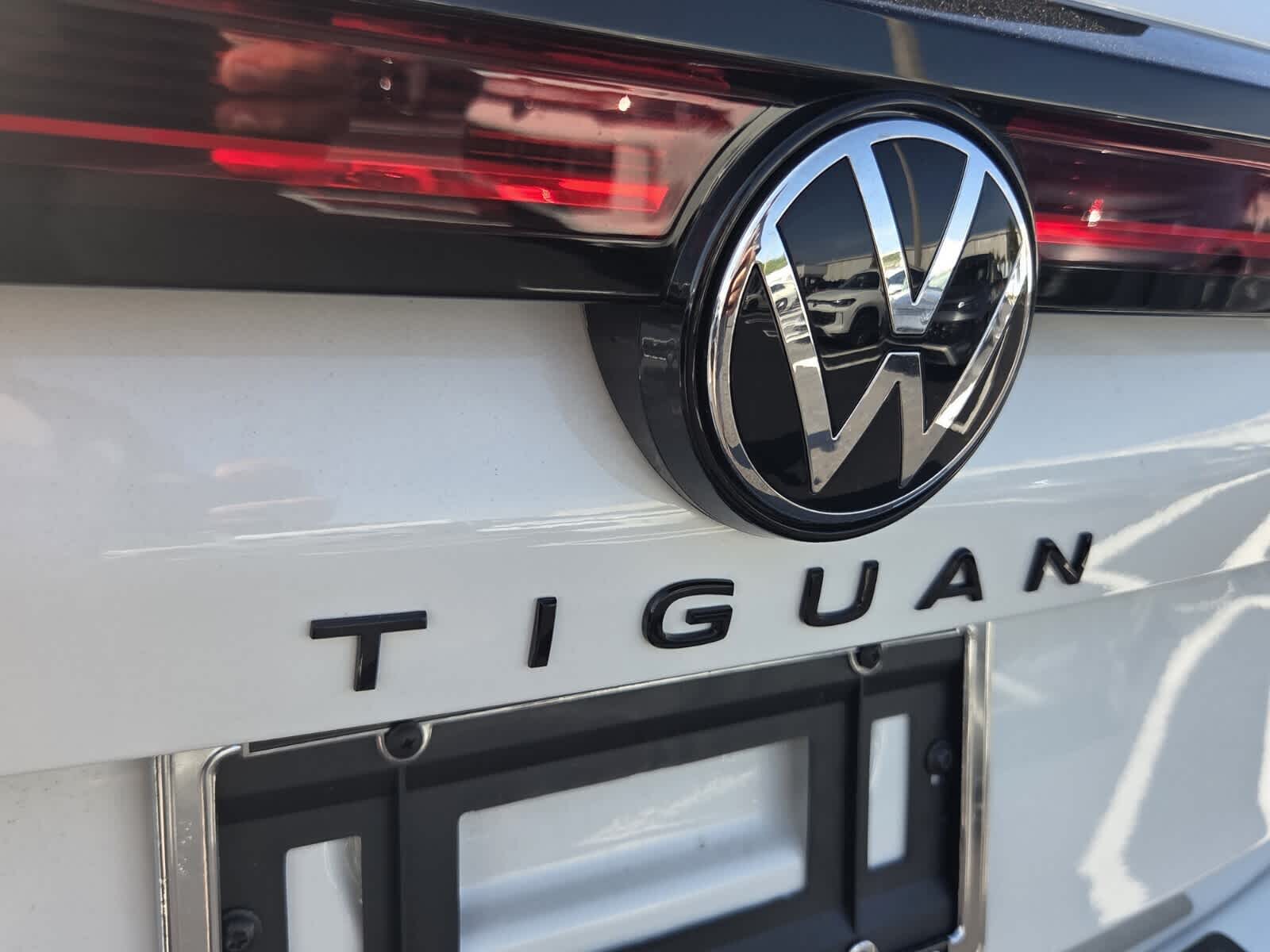 2026 Volkswagen Tiguan SE R-Line Black