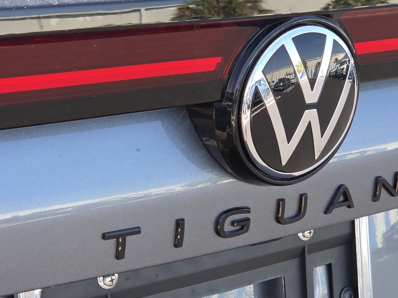 2026 Volkswagen Tiguan SE R-Line Black