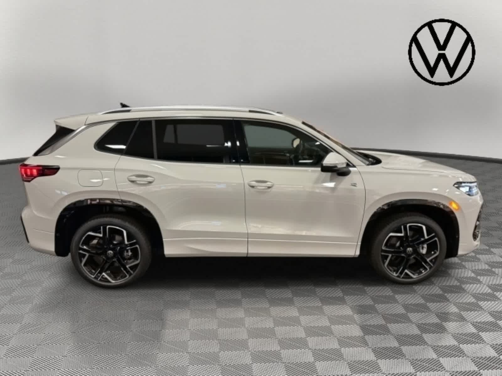 2026 Volkswagen Tiguan SEL R-Line Turbo