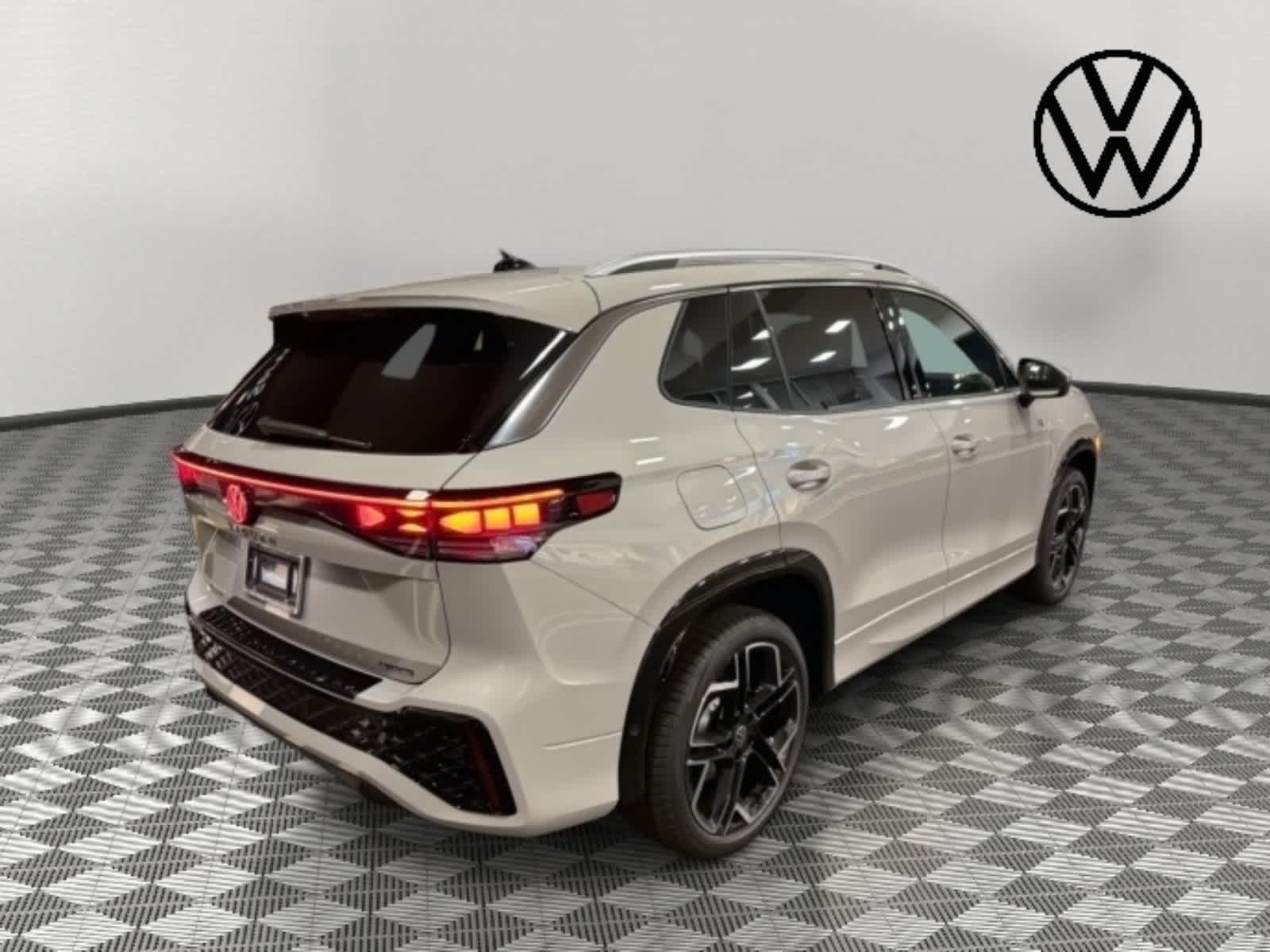 2026 Volkswagen Tiguan SEL R-Line Turbo