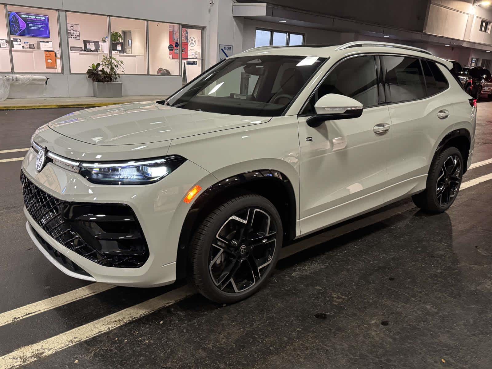 2026 Volkswagen Tiguan SEL R-Line Turbo