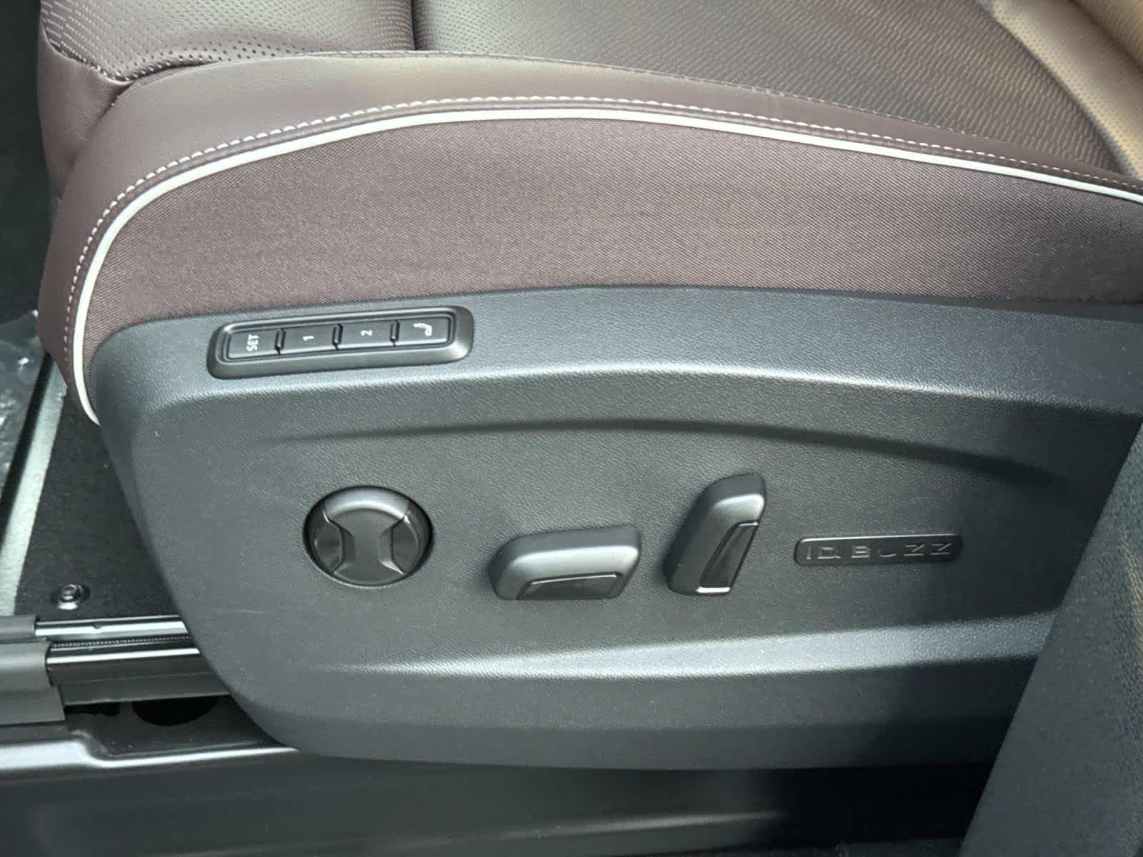 2025 Volkswagen ID. Buzz Pro S Plus