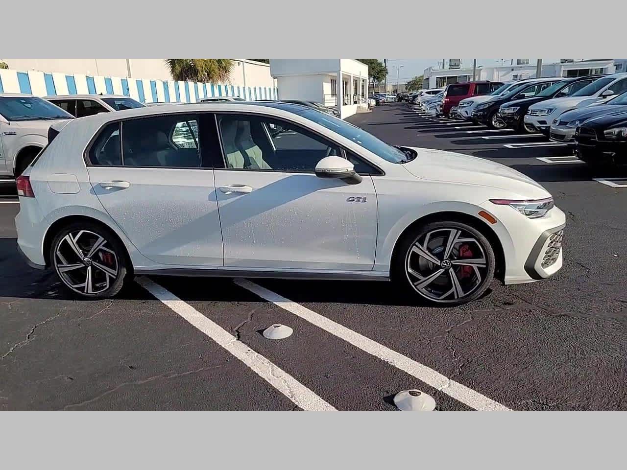 2025 Volkswagen Golf GTI SE