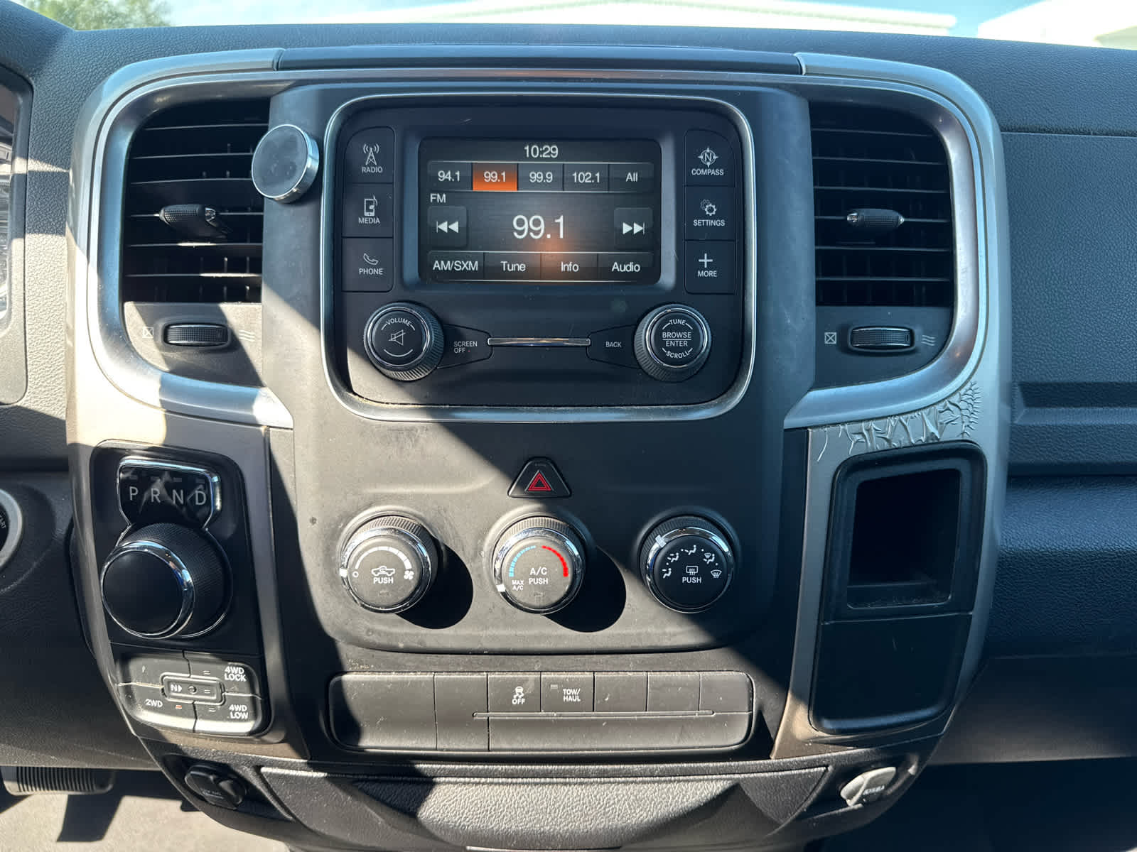 2016 RAM 1500 SLT
