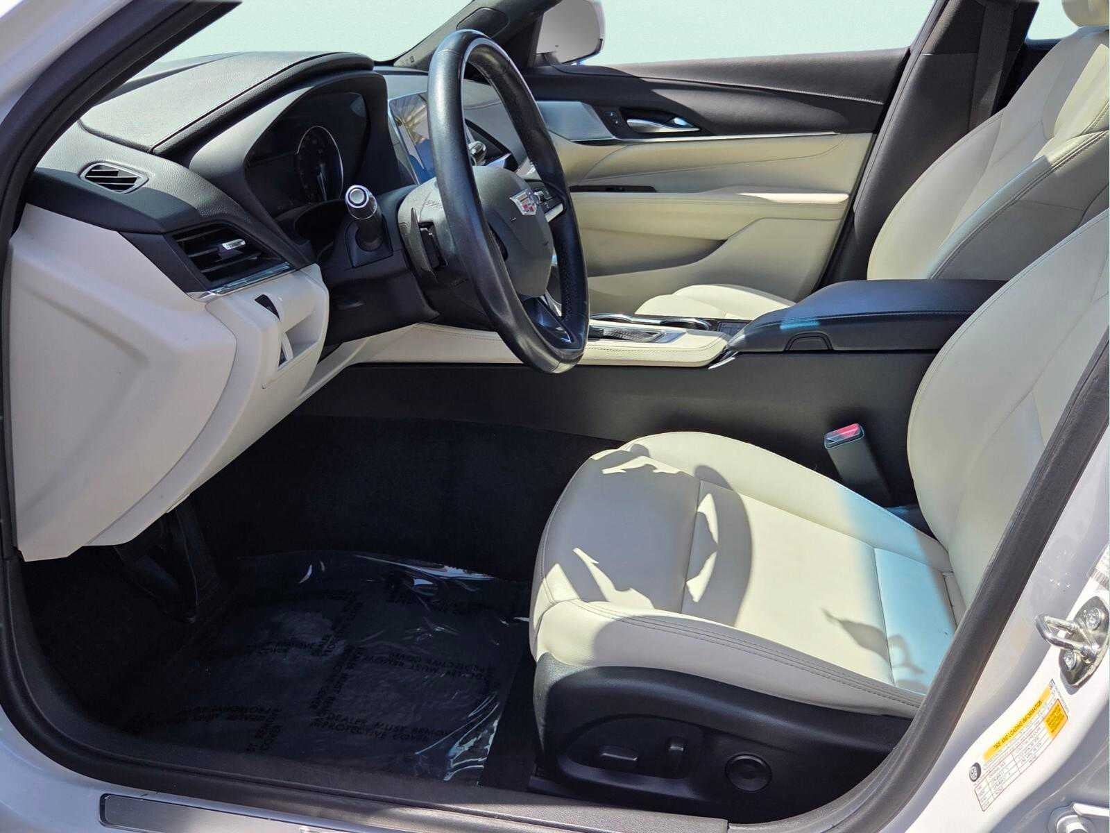 2023 Cadillac CT4 Luxury