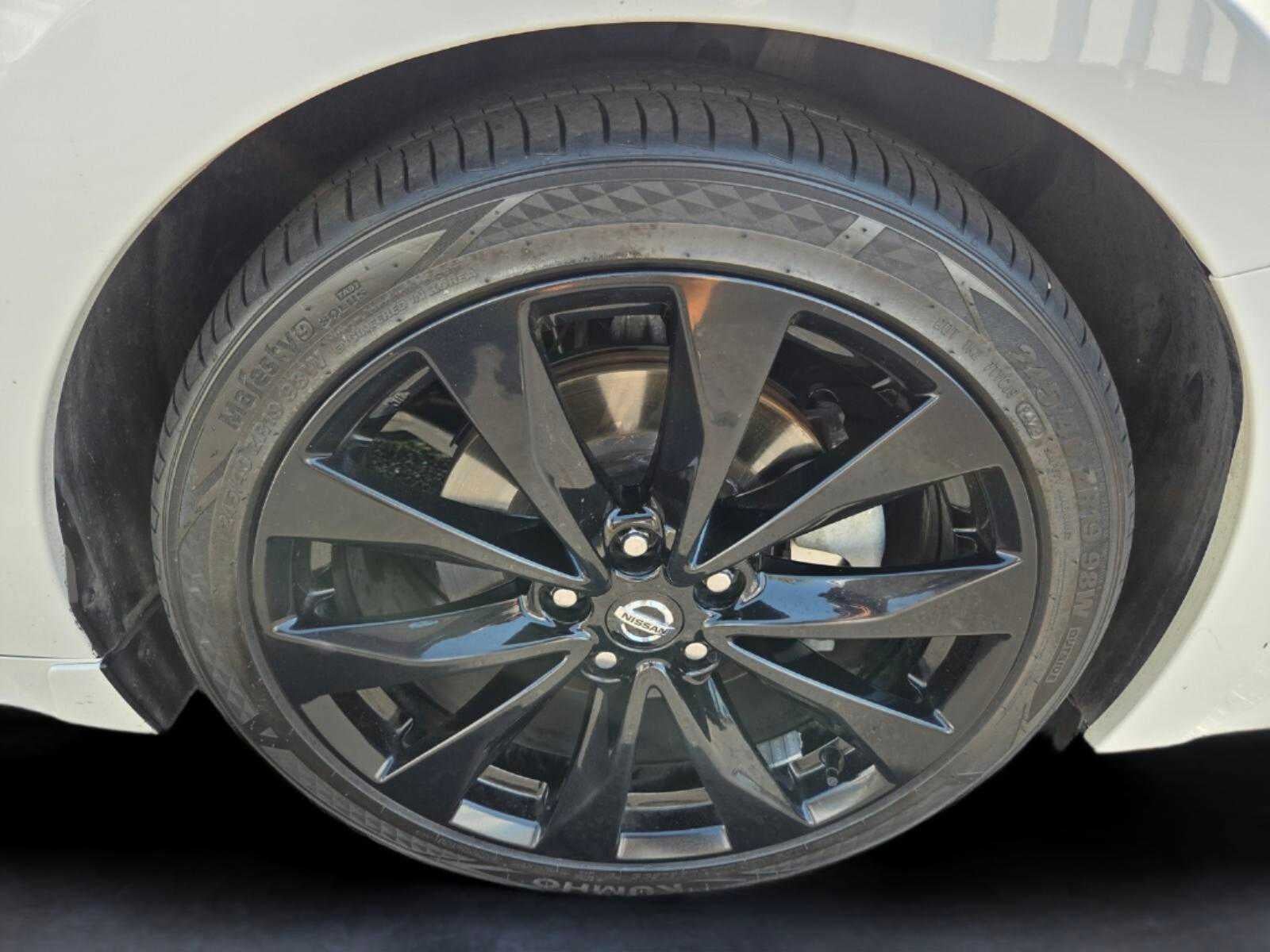 2019 Nissan Maxima SR