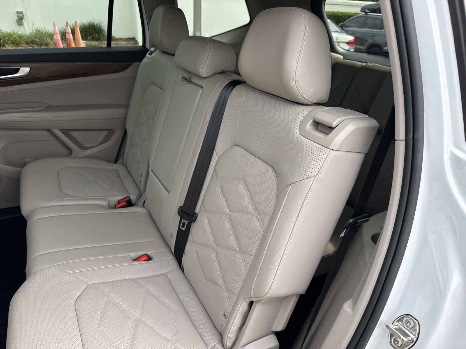 2025 Volkswagen Atlas 2.0T SE