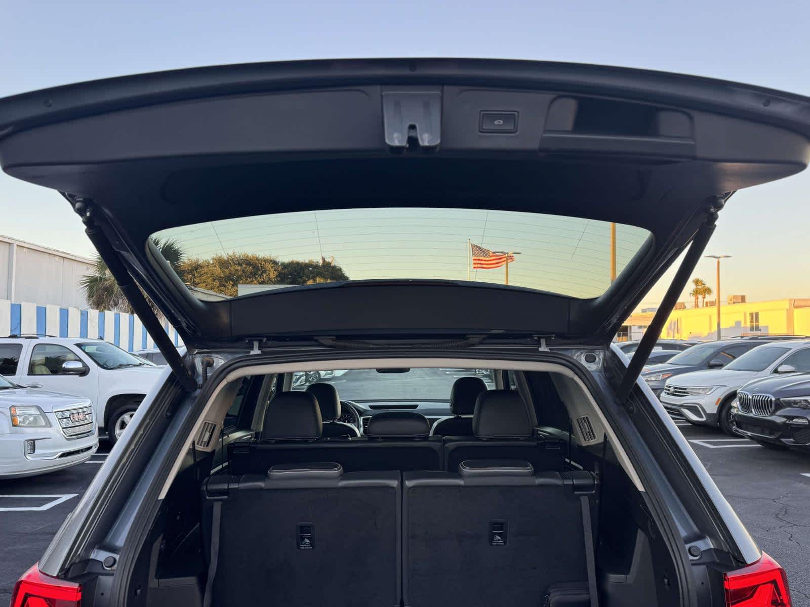 2023 Volkswagen Atlas 3.6L V6 SE w/Technology