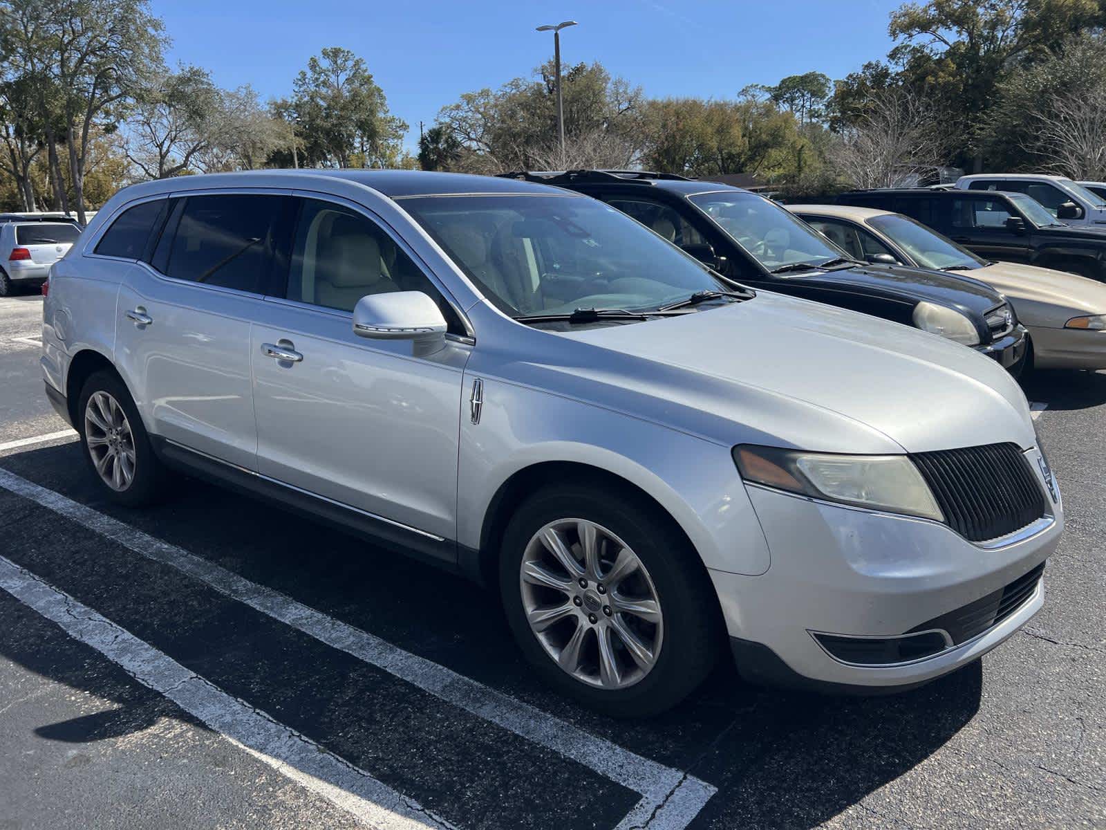2014 Lincoln MKT Base