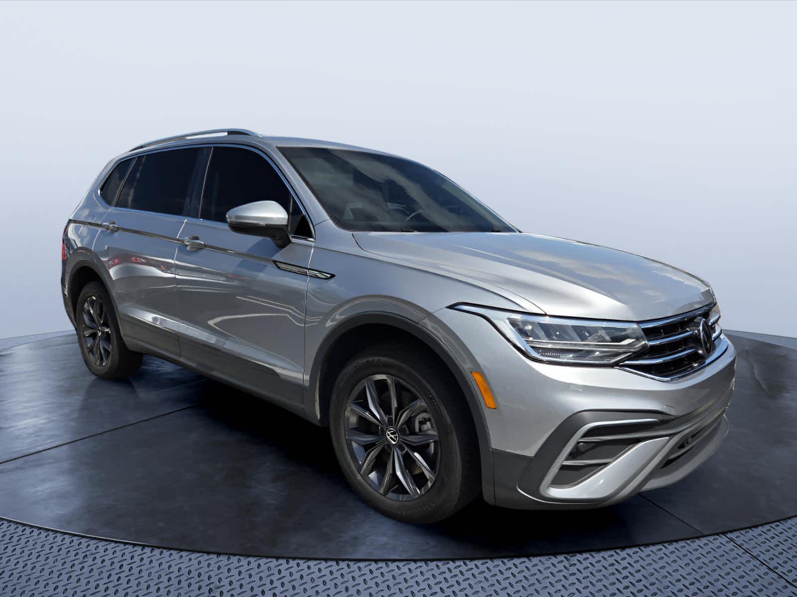 2023 Volkswagen Tiguan 2.0T SE's photo