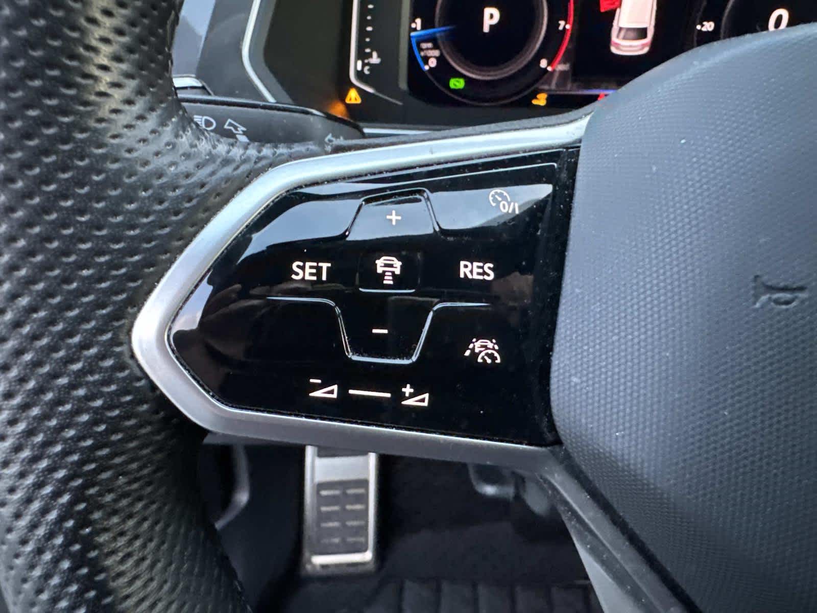 2024 Volkswagen Tiguan SEL R-Line